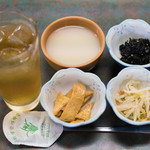 丸い月 - 2016.9 パンチャン（お通し）、マッコリ、コーン茶