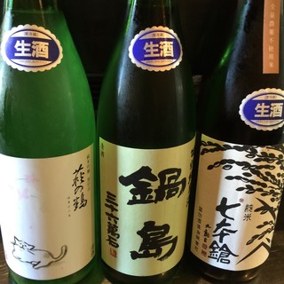 ウイスキーや焼酎、日本酒など焼鳥に合う豊富なお酒で乾杯