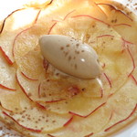 Restaurant ALADDIN - リンゴの薄焼きタルト　バニラアイス添え