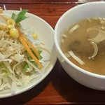 サバイチャイ タイ料理 - ランチのサラダとスープ