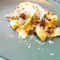 ラ ヴィオレッタ - パッパルデッレ：富士金華豚すね肉のラグーとバターナッツ、ゴルゴンゾーラ風味