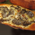 しましししましし肉のソーセージとまいたけのパン・オ・グラタン 225円　(2016.9)