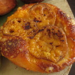 パン屋航路 - 蓮根とチェダーチーズ 185円　(2016.9)