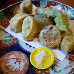 季節の天ぷら盛合わせ　1,050円