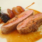 レストラン タテル ヨシノ 銀座 - 2010/11　フランス産仔鴨のロティ　旬の果実のキャラメリゼ。