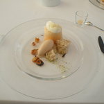 レストラン タテル ヨシノ 銀座 - 2010/11　マロンのエクラゼに軽やかなメレンゲを添えて。