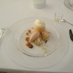 レストラン タテル ヨシノ 銀座 - 2010/11　マロンのエクラゼに軽やかなメレンゲを添えて。