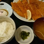 Tsutsumitei - チキンカツ定食（830円）