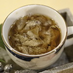 トゥ・ラ・ジョア - コンソメスープをベースにヒラメのペースト、サマートリフ