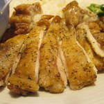 大衆バル 鶏ットリア - 鶏モモローストプレート（750円）