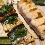 炭家 - サンマの時期が来ました。もう一本はササミです。レア感が絶妙です。