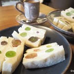 市川屋珈琲 - 季節のフルーツサンド　
            セットコーヒー(カフェオレ)
