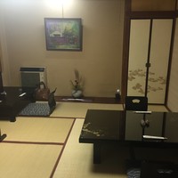 石ばし - 奥の座敷に陣取ります。