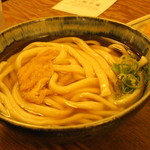 飩平庵 - きつねうどん300円（ちょっと食べてます）といなり3個100円（2016.8）