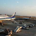 Lufthansa Senator Lounge - 復路利用時。夕闇迫るフランクフルト国際空港