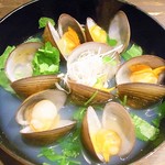 KAKIYA シェル＆シュリンプ - 三重県産　特大活　沖シジミ酒蒸し　￥８９０
      