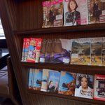 JAL ファーストクラスラウンジ - 雑誌も読み放題