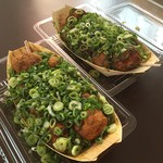 Takoyaki Kagura - ネギ乗せタコ焼き
                        醤油とソースの2種類を！
                        見た目では、どっちがどっちか、分からないねwww
                        
                        本場の大阪のタコ焼きが食べたいなぁ〜( ´艸｀)