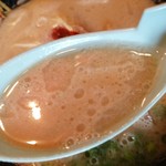 一蘭 - 【2016.9.17(土)】天然とんこつラーメン(並盛・100g)790円のスープ