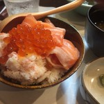 よねさん - ＜2016年9月16日再訪＞サーモン・イクラ・蟹の丼ぶり・ハーフ