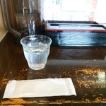 麺や 雷桜 - 【2016.9.17(土)】お冷とおしぼり