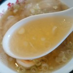 麺や 雷桜 - 【2016.9.17(土)】ラー麺(並盛・210g)680円のスープ