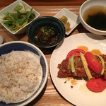 Shinowabaru Rinoshiyo - ランチ、油淋鶏定食970円。（税込み）
