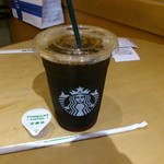Starbucks - 冰珈琲(アイスコーヒー)の大(グランデ)です。(2016年8月)