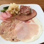 ビストロ バガブー - 自家製シャルキュトリー盛り合わせが楽しい＝＝。