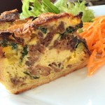 ビストロ バガブー - 自家製コーンビーフとズッキーニのキッシュ