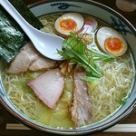 手打ちワンタン麺 塩味 大盛り 味玉付き