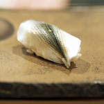 東麻布 天本 - 東京湾、船橋のシンコの握り