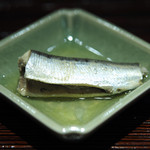 東麻布 天本 - 愛知県三河湾の小鰯のオイル煮