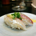 グルメ廻転寿司 　まぐろ問屋　めぐみ水産 戸田公園店 - 長崎のアジ