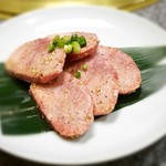 焼肉牛屋 - 上タン￥２２００