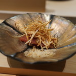 寿しの吉乃 - かつおにいぶりがっこのシャーベット、エシャロット