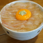 ひらめの漬け丼。定番。