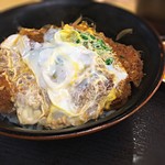 なかよし - カツ丼☆
            
            安い！旨い！ボリューム満点な定食屋さんのカツ丼！
            安いのに柔らかジューシーなカツが堪らない♡何も言わずとも汁だくなのも良い感じです♫٩(๑>؂<๑)۶
            
            #ぶらりグルメ旅#ディナー編#兵庫#御影#ボリューム満点#大衆食堂な雰囲気が最高♡