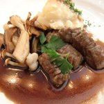 海鮮フランス料理 尾野 - 牛ヒレ肉のロースト 赤ワインソース