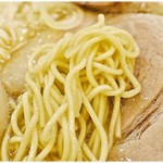 程よく硬めな麺。