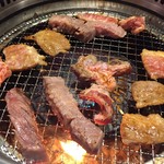 焼肉きんぐ - 網の上