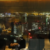 ダイナミックキッチン＆バー 響 カレッタ汐留店  - 窓際の掘りごたつ式座敷テーブルからの夜景