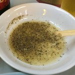 赤坂珉珉 - おかあさんが作ってくれる胡椒酢で餃子をいただきます。