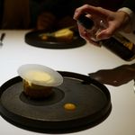 マルゴット エ バッチャーレ - 香り付けにデザートワインをスプレー