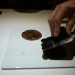 マルゴット エ バッチャーレ - Amuse：初夏とトリュフの香り　~ガレットの上にトリュフと溶かしバター~