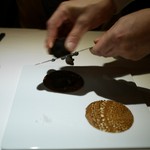 マルゴット エ バッチャーレ - Amuse：初夏とトリュフの香り　~ガレットの上にトリュフと溶かしバター~