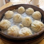 黄龍荘 - えびへちま小籠包（蝦仁絲瓜湯包）