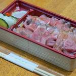 Sute-Ki Ando Wain Sutairu Budounoki - ローストビーフ弁当1,000円(タイムセール)。