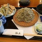 ごぼう天付きもりそば。
          税込1500円。
          美味し。