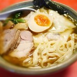 佐野ラ－メン たかの - 魚介出汁の効いた醤油スープが美味しい